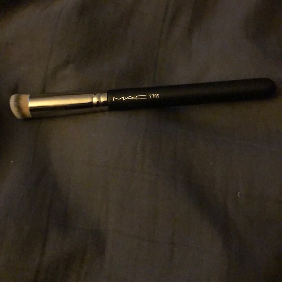mac concealer brush 270s